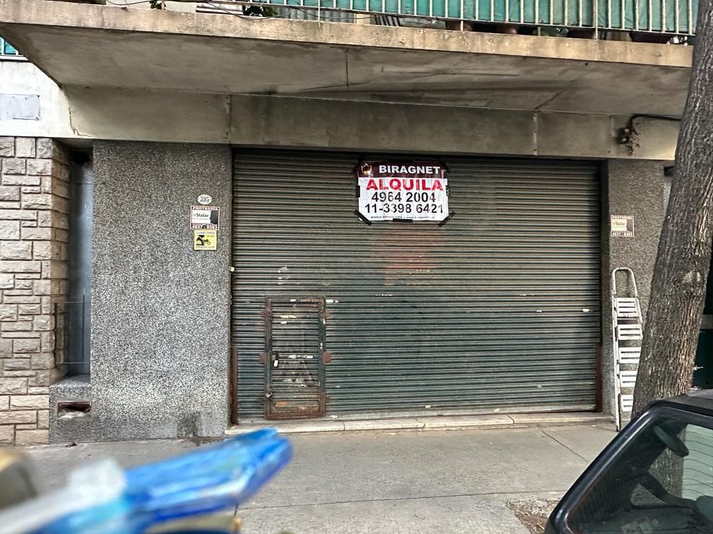 Alquiler - Flores - Local comercial a la calle , planta baja y sotano - 1