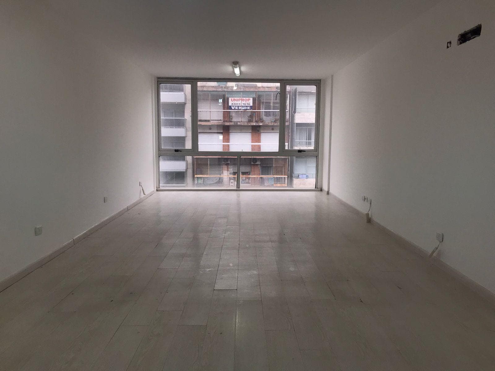 Oficina DE 70M2- Moderna en la zona de Flores- A metros de Av. Rivadavia, Avellaneda subte A - 1