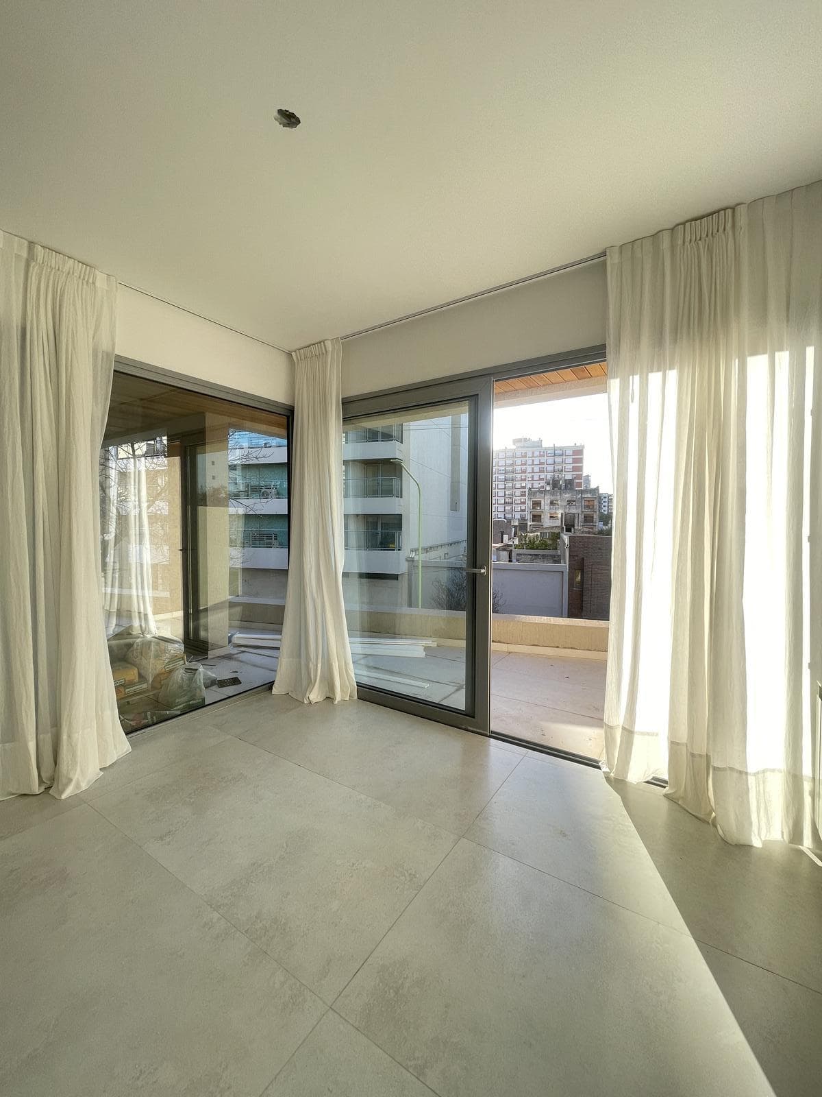 Piso - A mts de Av. Alem - 180 mts - - 1