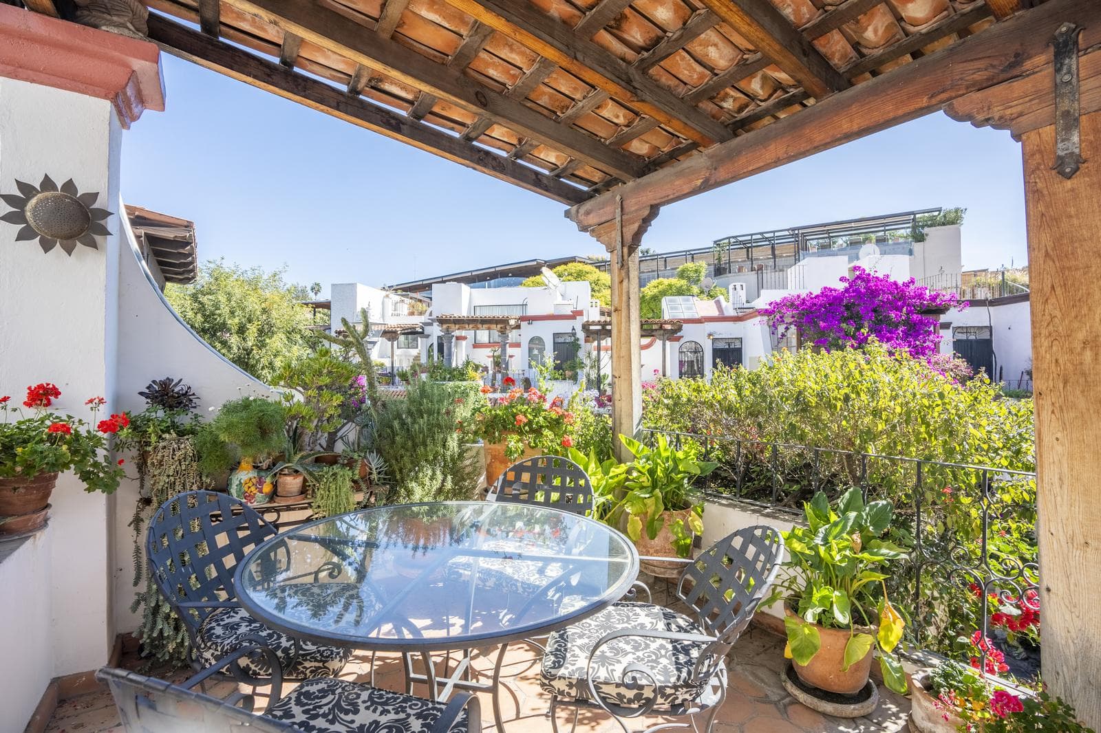 Casa en Renta a un Lado del Parque Juarez en el Centro Histórico de San Miguel de Allende - 1