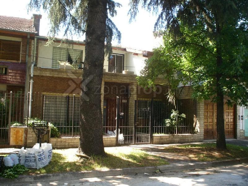 Chalet 200m2, 4 dormitorios, jardín, cochera. - 1