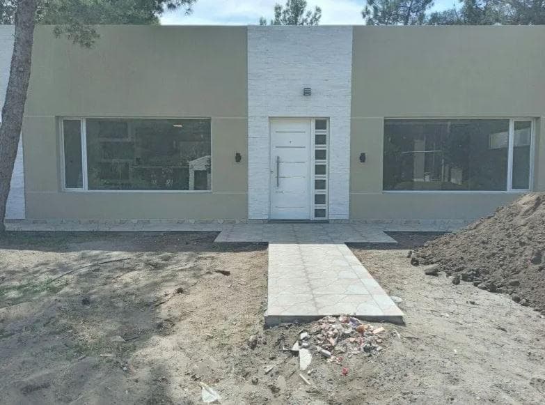 Casa VENTA - 3 dormitorios 2 baños - 570mts2 totales - Monte Hermoso - 1