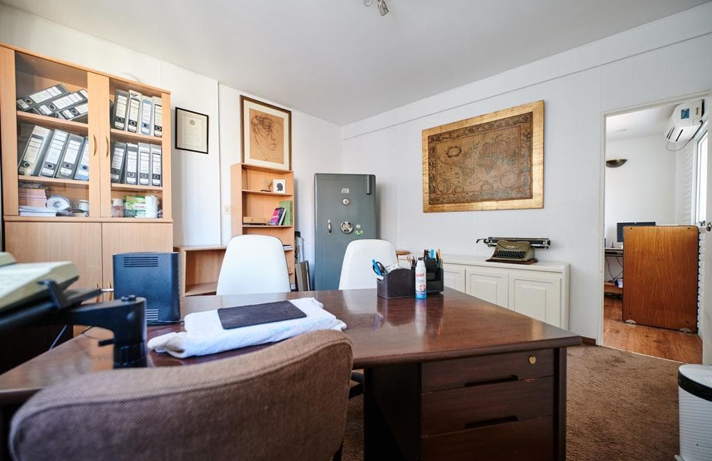 Venta Oficina 4 ambientes en Balvanera con Posibilidad de transformarla en vivienda para AIRBNB - 1