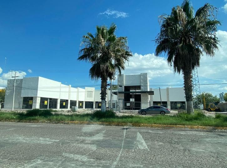 Locales en Renta - Plaza Antonella - 1