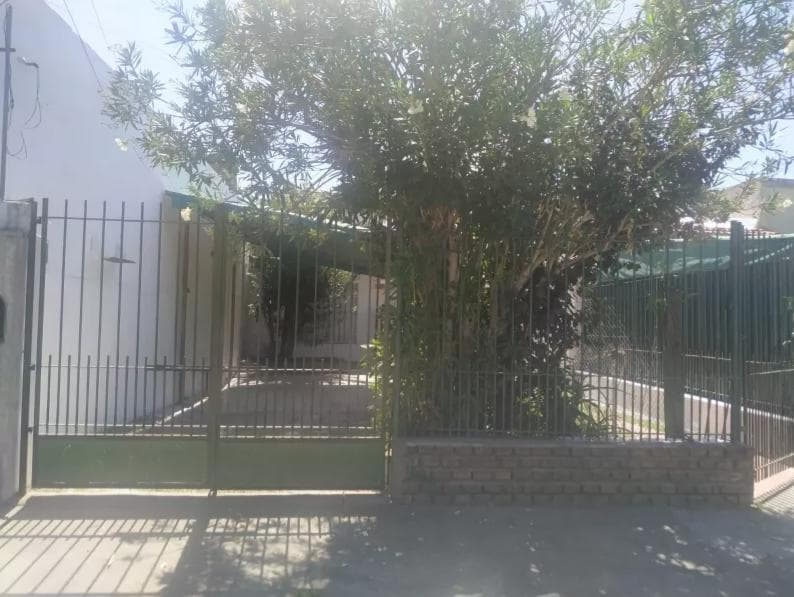 Casa en Venta - 3 Dormitorios 2 Baños Cochera - 463 mts2 - San Miguel del Monte, Buenos Aires - 1