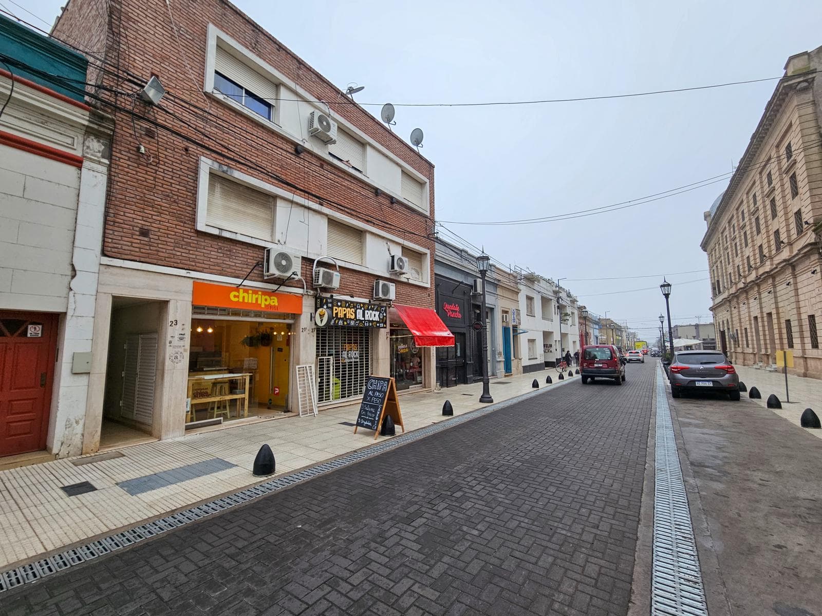 Monoambiente pleno centro, frente al teatro - 1