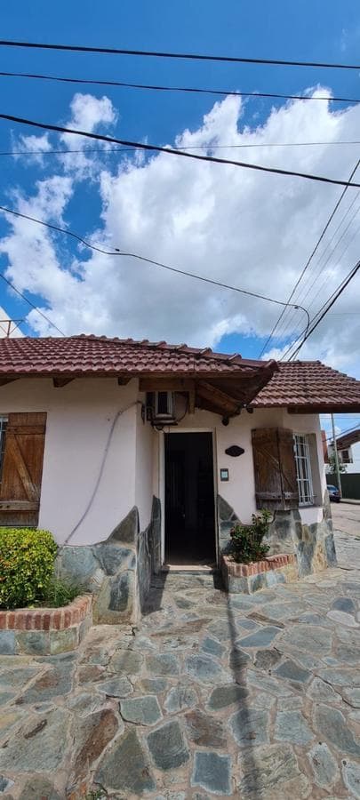 Casa en venta - 3 Dormitorios 2 Baños 1 Cochera - 130Mts2 - Salto - 1