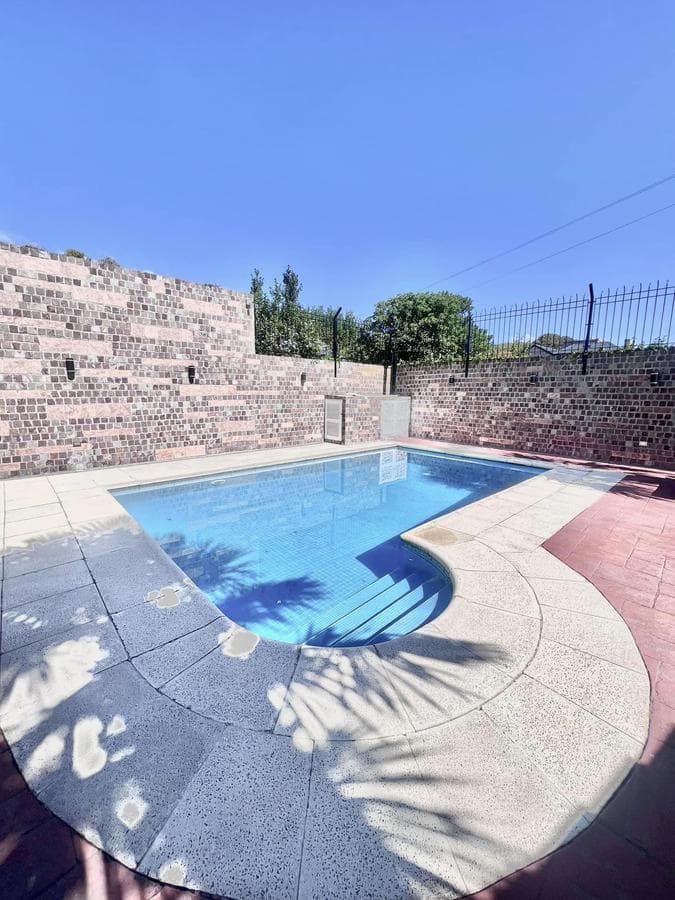 VENTA CHALET LOS TRONCOS LOTE 340 MTS IMPECABLE 270 MTS PISCINA - 1