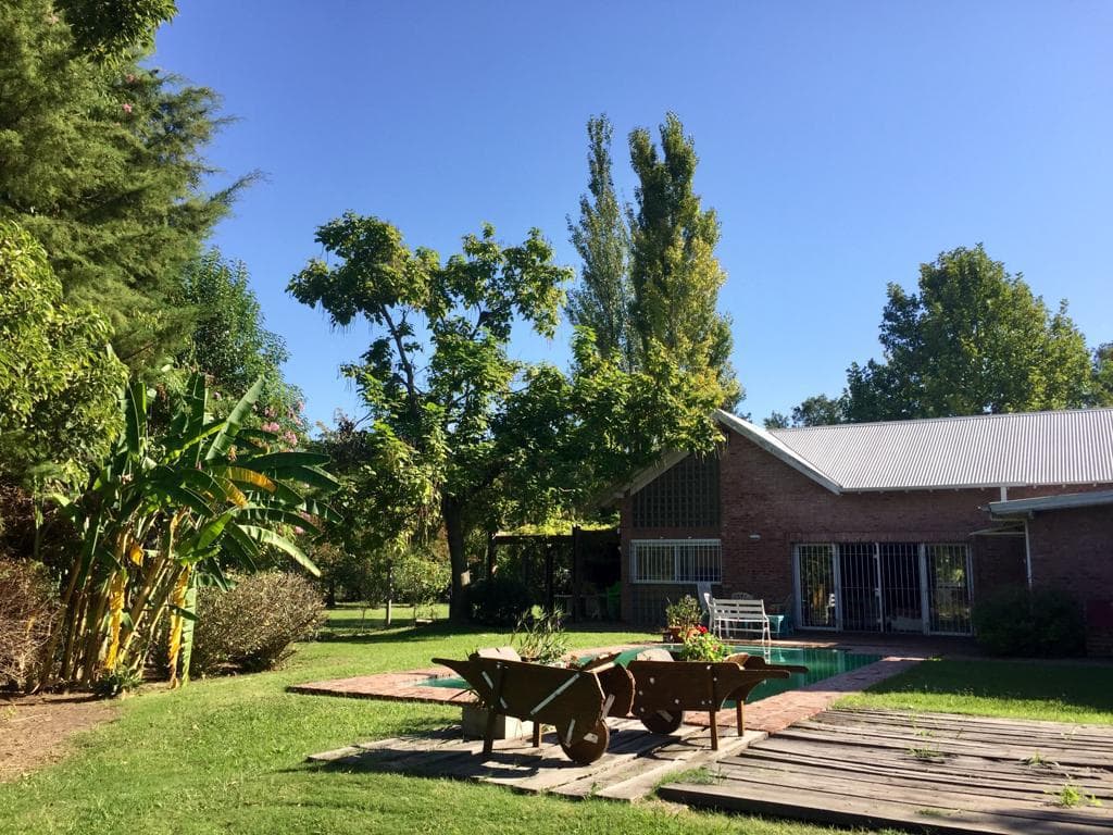 Venta Casa con piscina Mercedes - 1