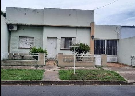 Casa en venta - 2 Dormitorios 1 Baño - 200Mts2 - Capitán Sarmiento - 1
