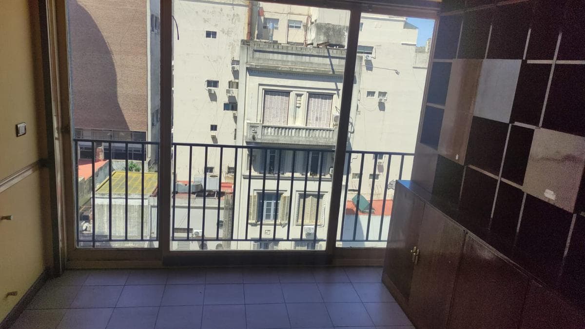 Oficina NO vivienda alquiler Av. Corrientes y Uruguay - solo contrato comercial - 1