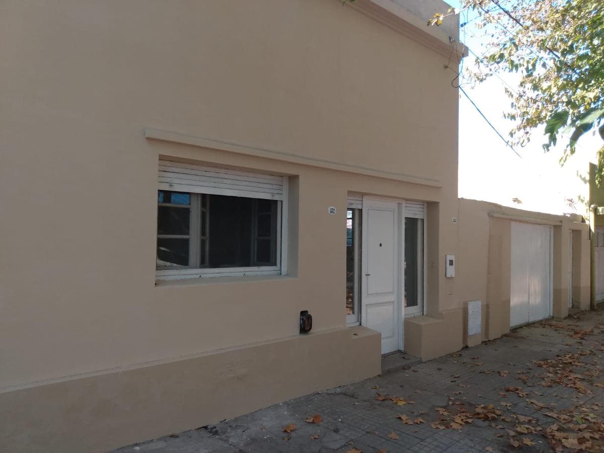 Casa en Venta sobre lote Comercial Madariaga Moreno 1132 - 1