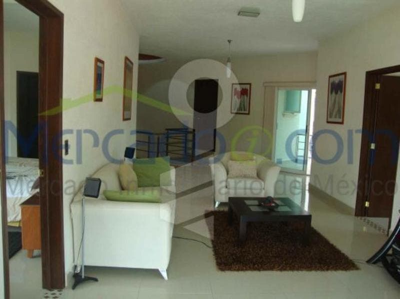 Casa en Venta en Barrio Santiago, 3 rec., 4 baños. - 1