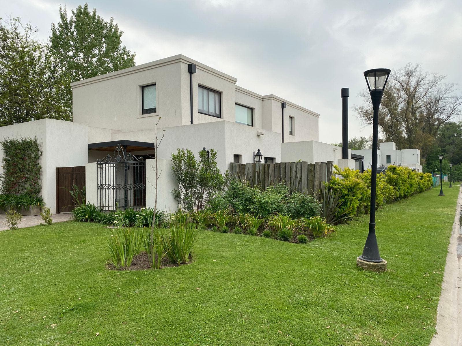 Casa en Bella Vista, Barrio Cerrado - 1
