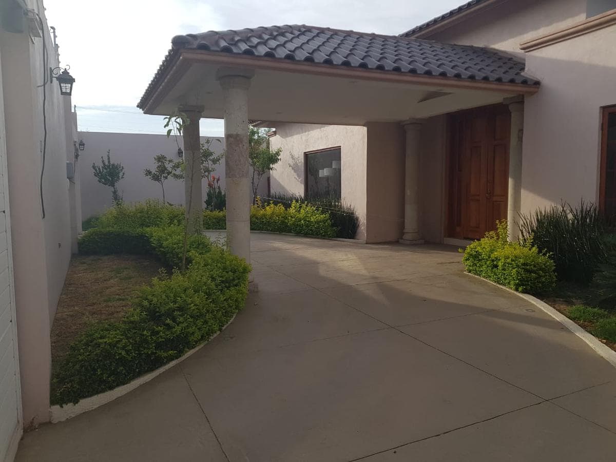 Hermosa casa EN VENTA de una planta con alberca en Pedregal de San Antonio - 1