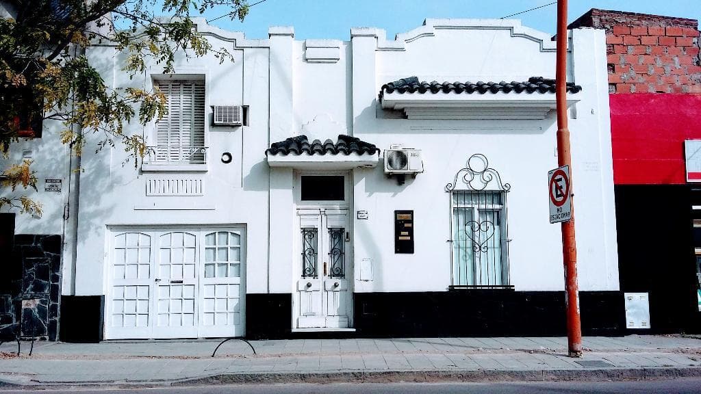 Casa en venta - 3 Dormitorios 2 Baños - Cochera - 169Mts2 - Bahía Blanca - 1