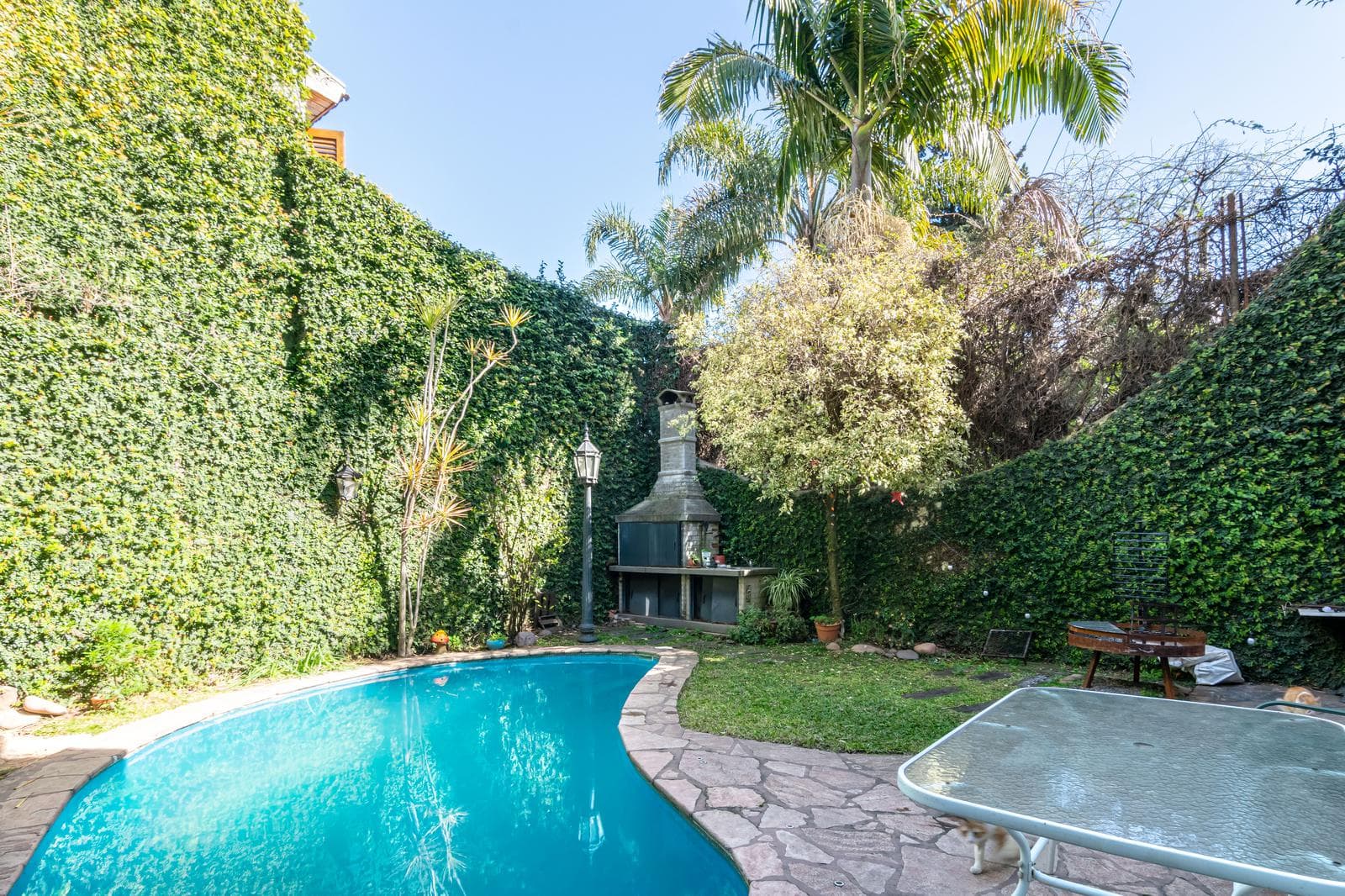 EXCELENTE CASA - 4 AMB - JARDIN - PISCINA - PARRILLA - COCHERA - BELGRANO R - 1