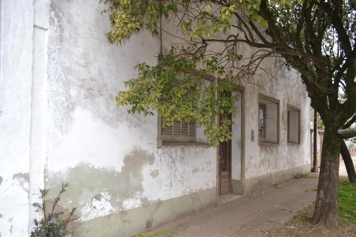 Casa en venta - 3 dormitorios 1 baño - 150mts2 - Baradero - 1