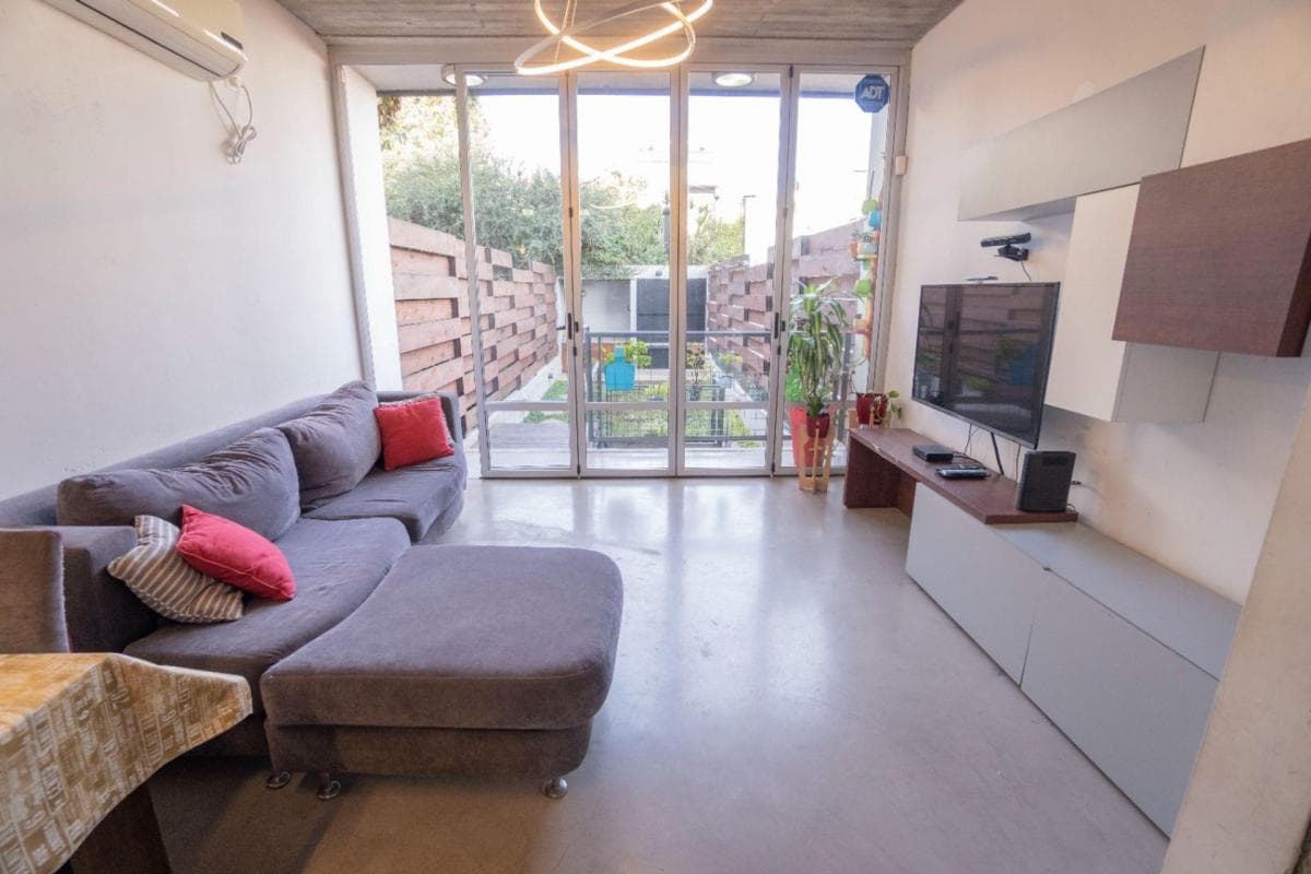 V. URQUIZA TRIPLEX 4 AMBIENTES-COCHERA-JARDIN - 1