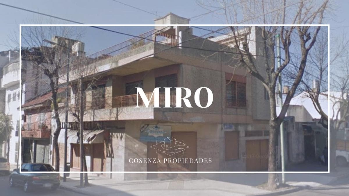 Miro al 1800 - Flores - Cap Fed - Casa con locales en esquina - 1