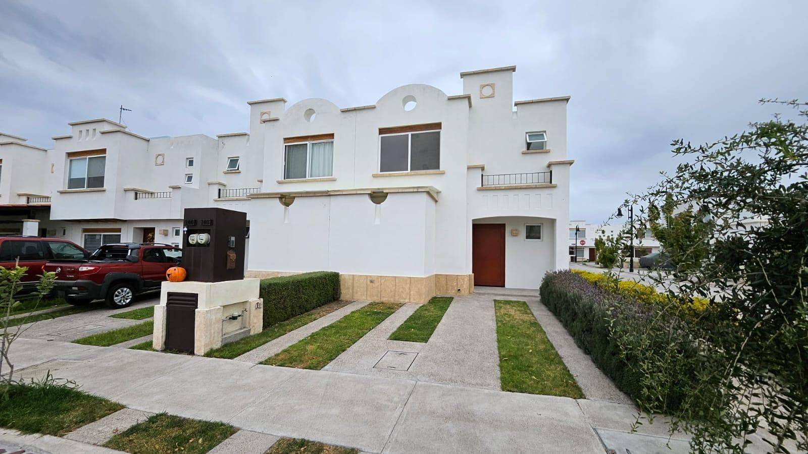 LA FIRMA REAL STATE RENTA CASA NUEVA AL NORTE EN BOSQUES DEL PARAÍSO - 1