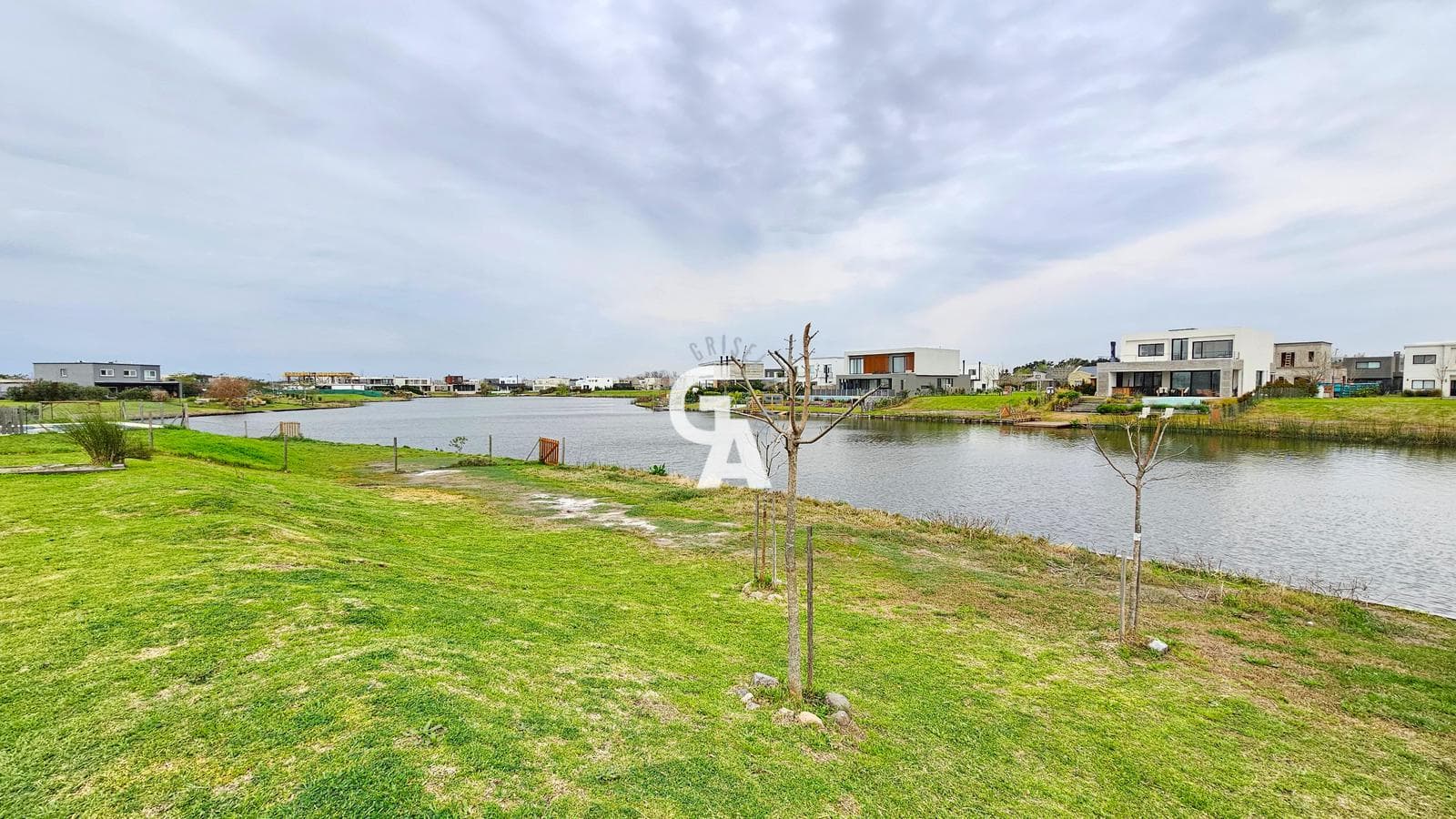 Terreno en Venta Al Agua en Acacias, Puertos del Lago - 1