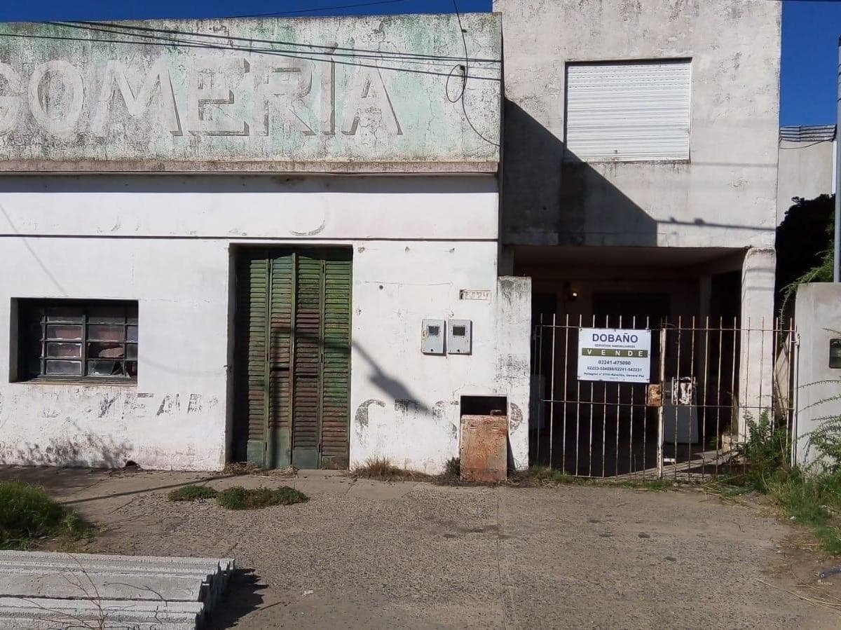 Casa en venta con un local en Ranchos, General Paz, Bs As. - 1