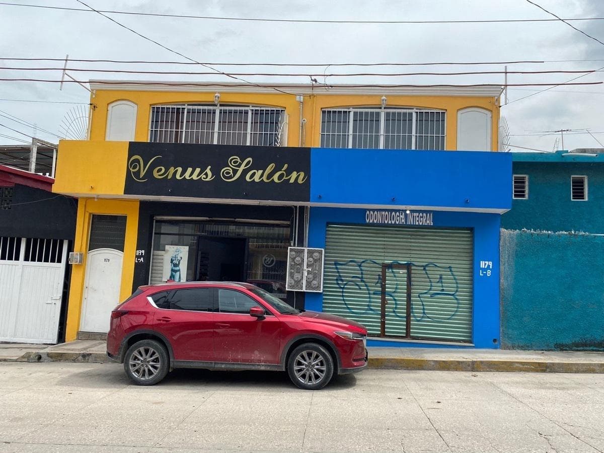 Edificio en venta con locales comerciales y departamentos en Terán - 1