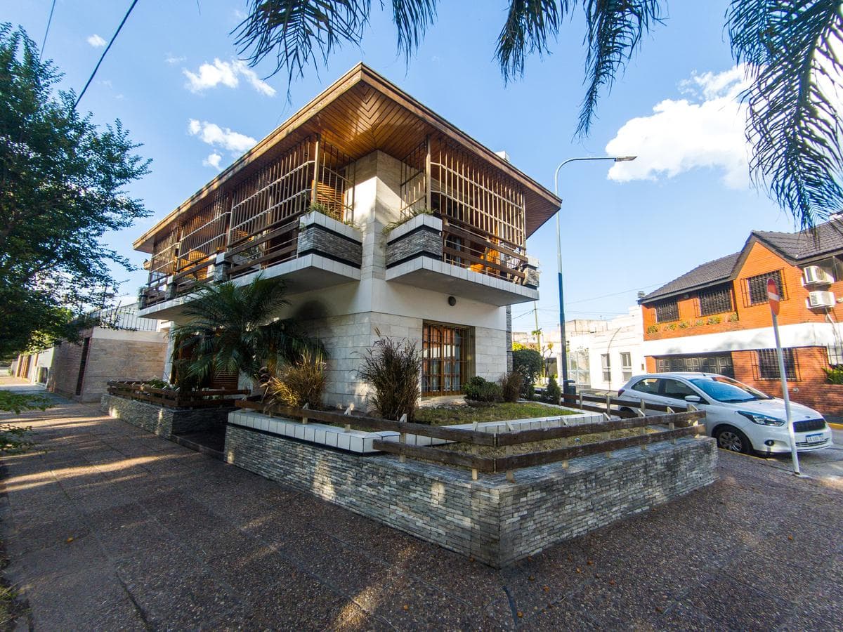 Casa en venta en Villa Devoto (Av. Gral. Paz al 9200) - 1