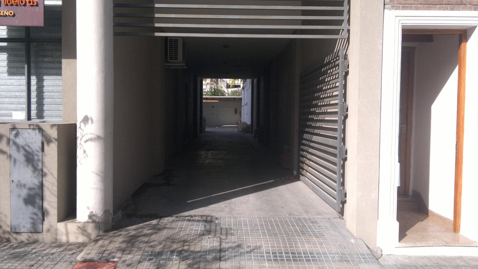 Alquiler Cochera cubierta en 59 e/ 2 y 3 - 1