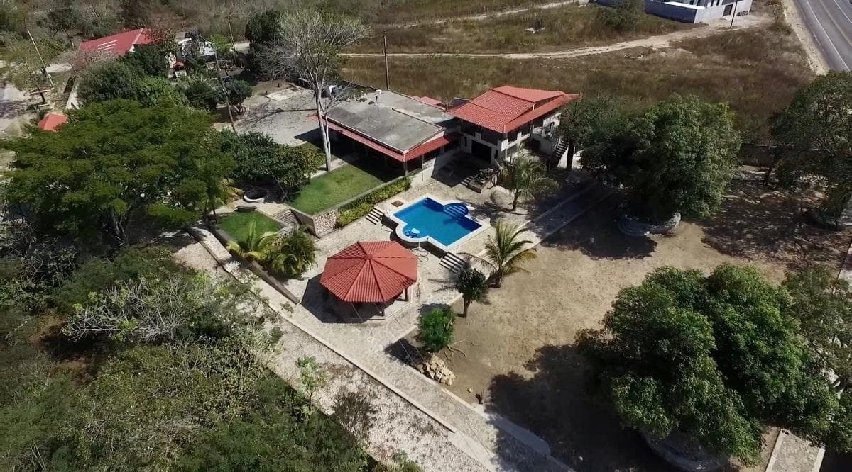 Quinta LAGUNA MORA BARDEADA DE 4000 M2 con casa/alberca EN VENTA. - 1