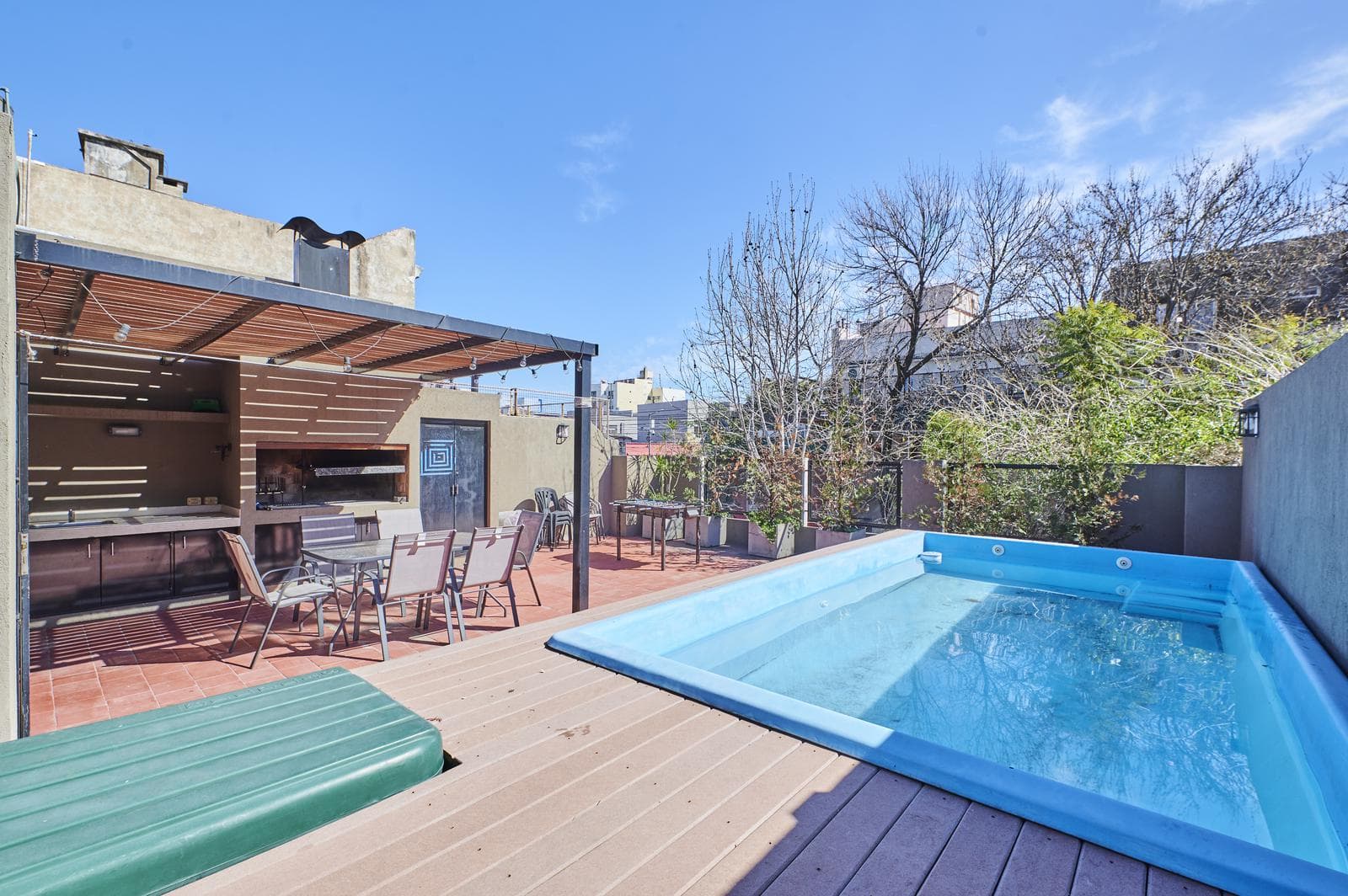 VENTA CASA 5 AMB AL FRENTE C/ ENTRADA INDEP, GARAGE, PATIO, TERRAZA, PARRILLA Y PILETA - CABALLITO NORTE - 1