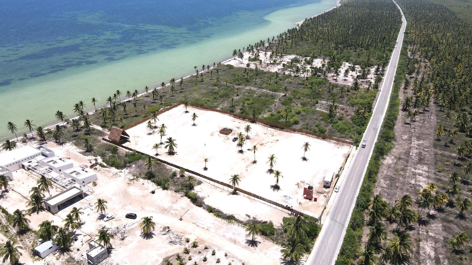 Terreno Frente al Mar en San Crisanto, Ideal para Proyecto de Departamentos - 1