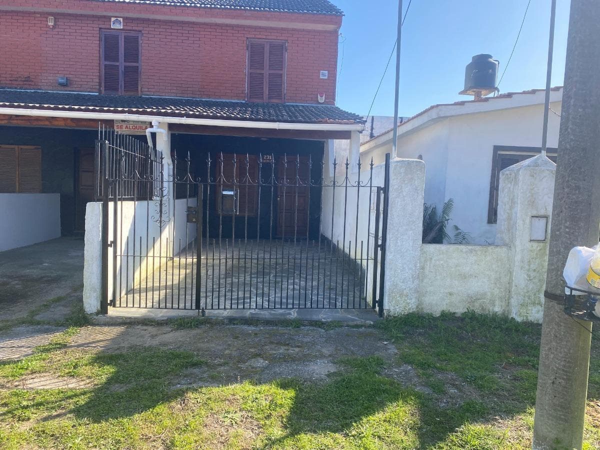 Casa en venta - 3 dormitorios 1 baño - 100 mts2 - San Clemente Del Tuyú - 1