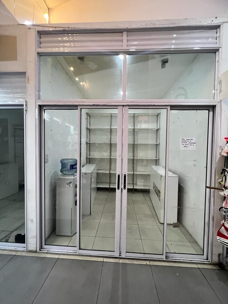 Local En Galeria - Alquiler - Floresta- Sobre Av Avellaneda - 1
