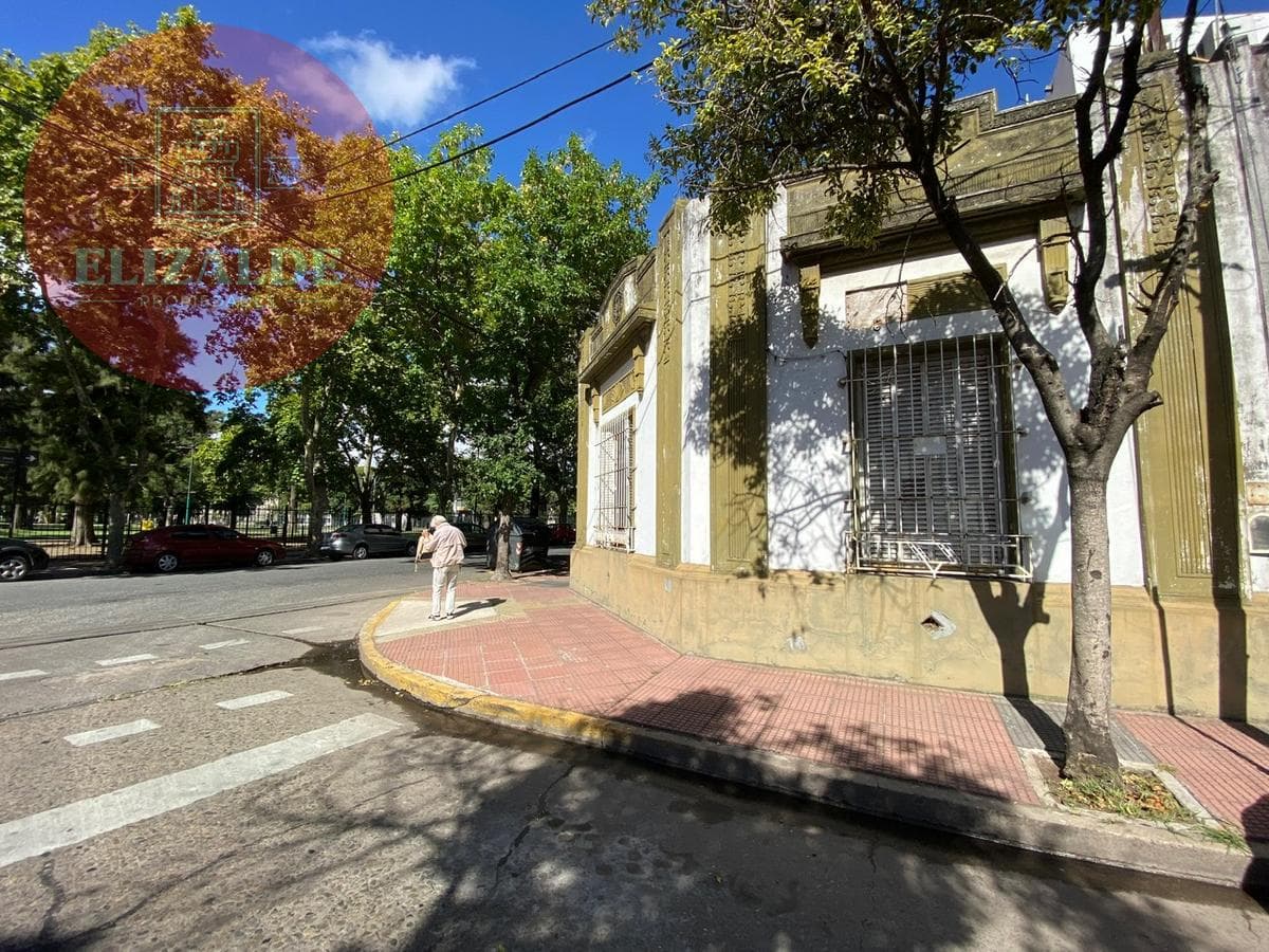 Casa en Venta en esquina con vista a parque - Barracas - Oportunidad - 1