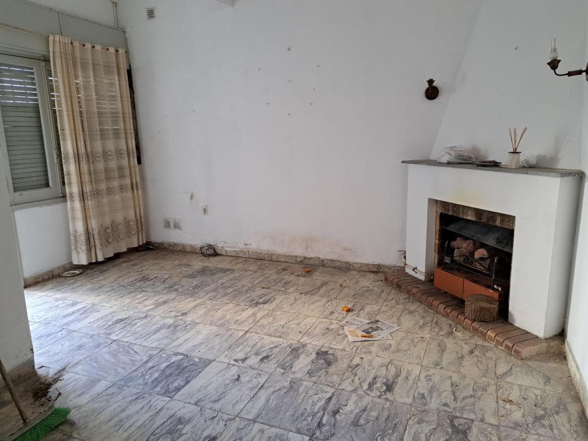 Casa en venta - 2 Dormitorios 1 Baño - Cochera - 370Mts2 - San Carlos de Bolívar - 1