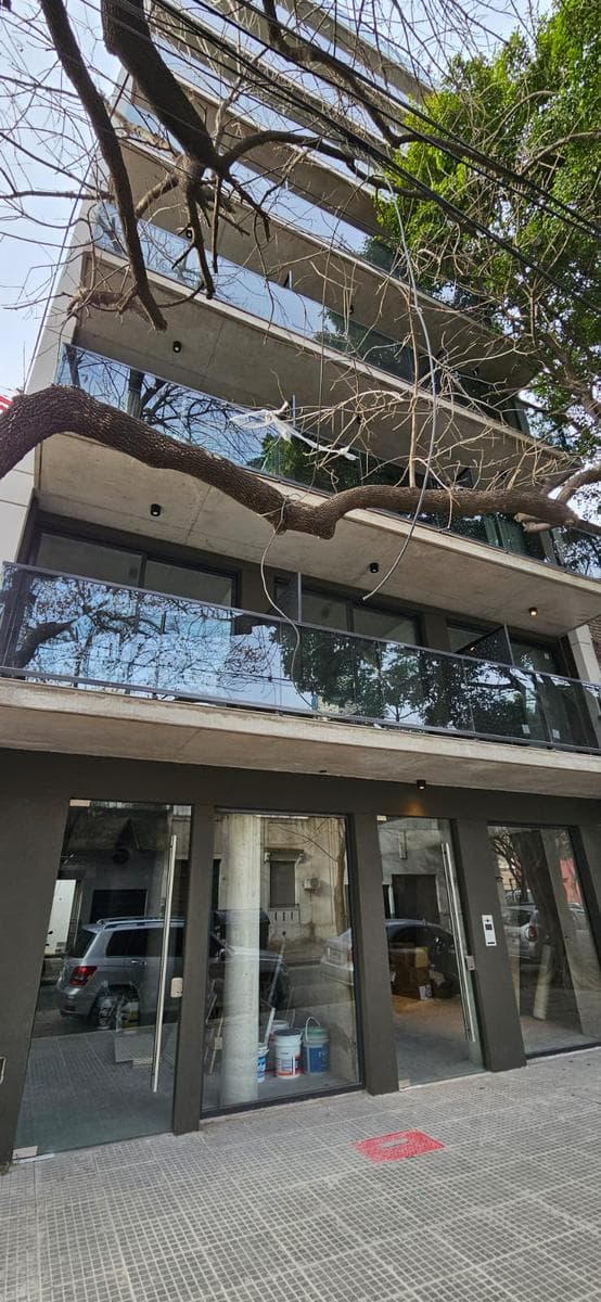 Excelente Local Comercial en Planta Baja en Colegiales - 1