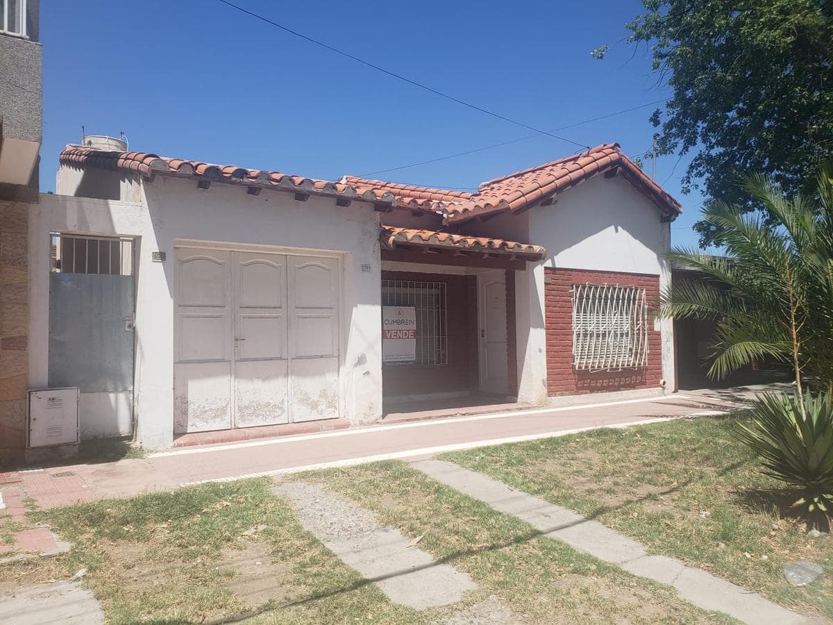 Casa en venta en Av. Rivadavia a mts. de Av. Iselin - 1