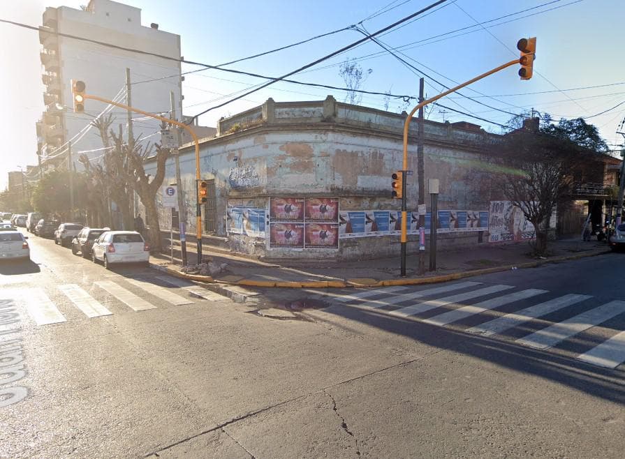 Lote Comercial en Esquina c/ Casa 6 Amb. y Local a Refaccionar - SOLO USO COMERCIAL - S.Justo (Ctro) - 1