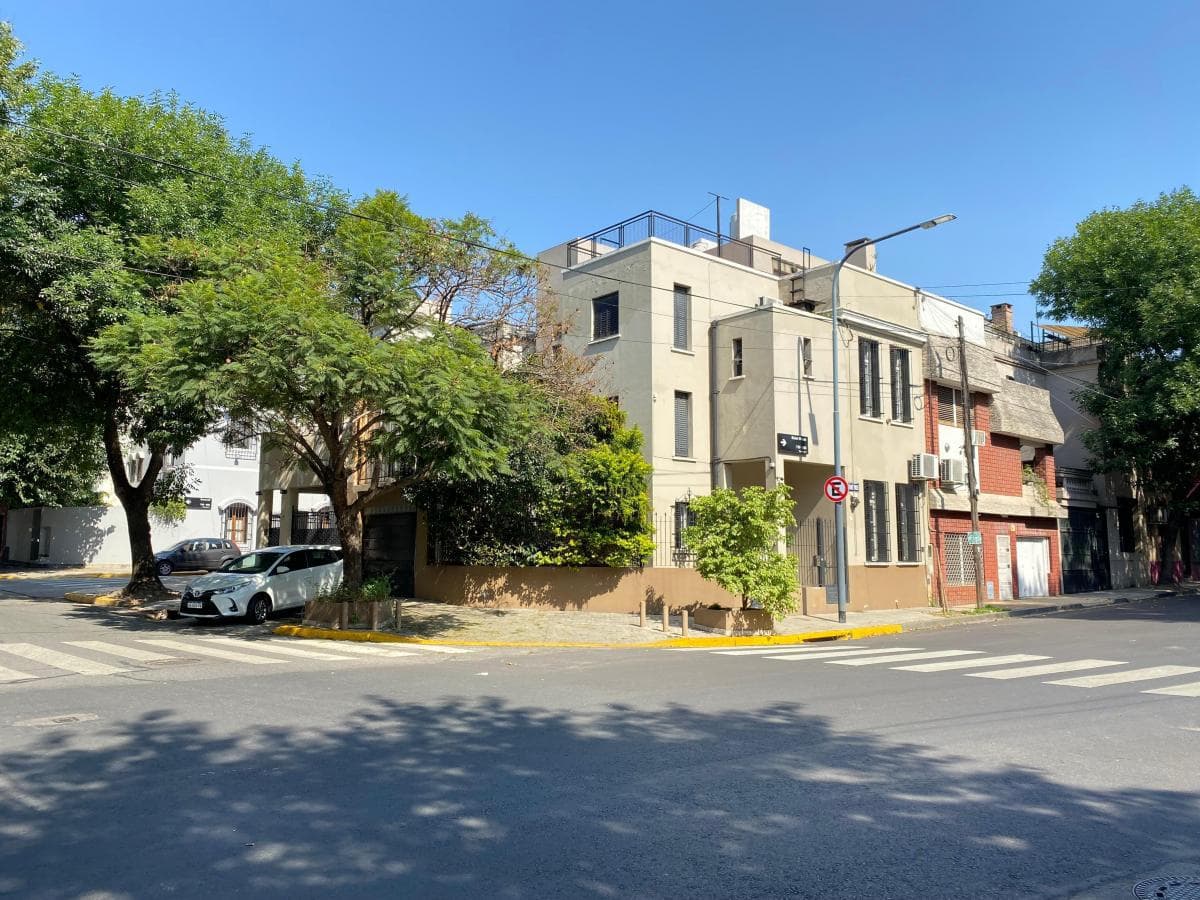 BIALET MASSE 600 - HERMOSA CASA DE 4 AMB CON COCHERA Y TERRAZA - FLORES - 1