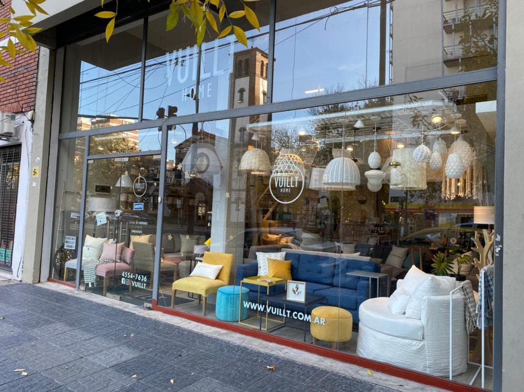 Venta Local con Renta. Amplia Vidriera sobre Av Alvarez Thomas, Financiacion 30 cuotas - 1