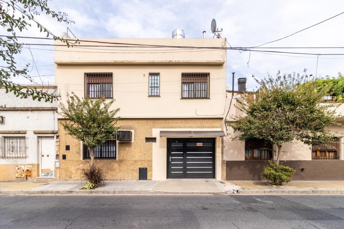 LOBERÍA 161: CASA 8.66X20,32: son 5 amplios e implacables ambientes - 1
