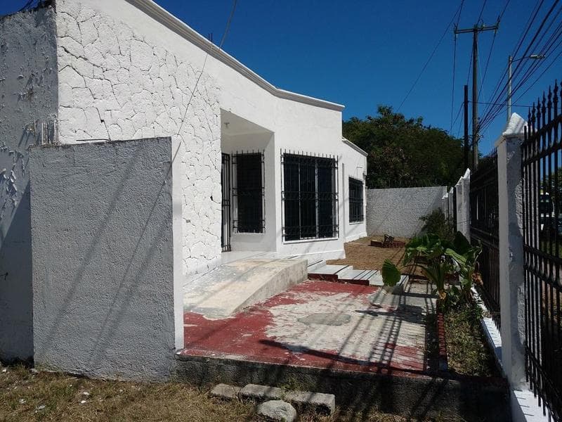 Local, oficinas en renta Av insurgentes, Chetumal - 1