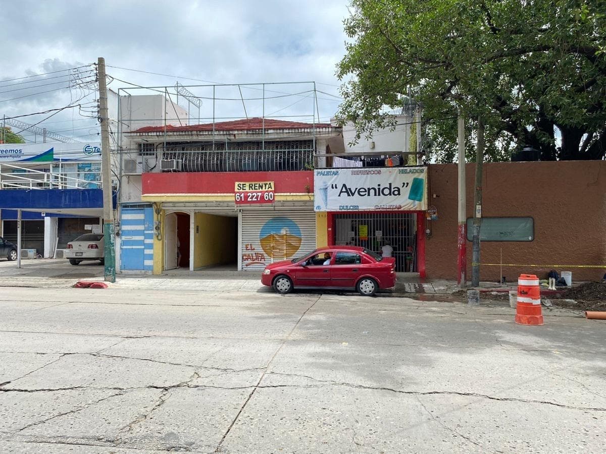 Edificio en VENTA sobre la Avenida Central frente a Rectoria de la UNICACH - 1