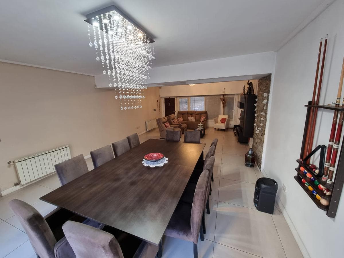IMPORTANTE CASA 5 AMBIENTES CON JARDIN Y PILETA - Villa del Parque - 1
