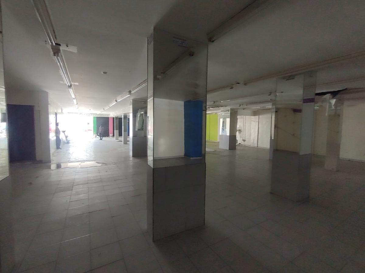 LOCAL EN RENTA EN CHETUMAL CENTRO 700 M2 (PB=450 M2) (PA=250 M2) - 1