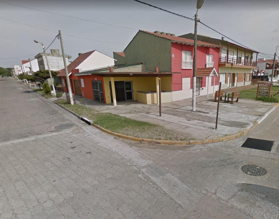 Depto con edificio comercial en venta - Cochera - 310m2 - Santa Teresita - 1