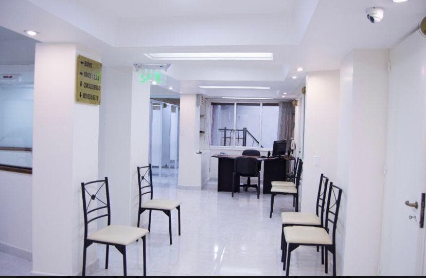 Oficina en San Nicolas 5 AMB - Con Patio - Ideal Consultorios/Centro Médico - RECICLADA. - 1