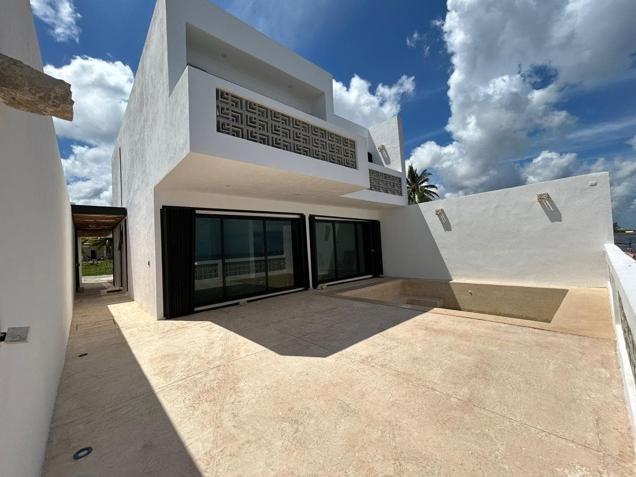 CASA EN VENTA MERIDA, PLAYA CHABIHAU, COCCOLOBA, FRENTE AL MAR, LISTA. - 1